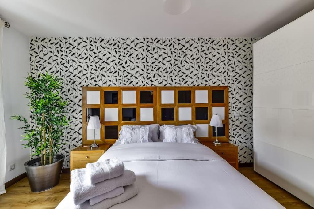 Big Stylish And Modern Apartment In Madrid Centre Экстерьер фото