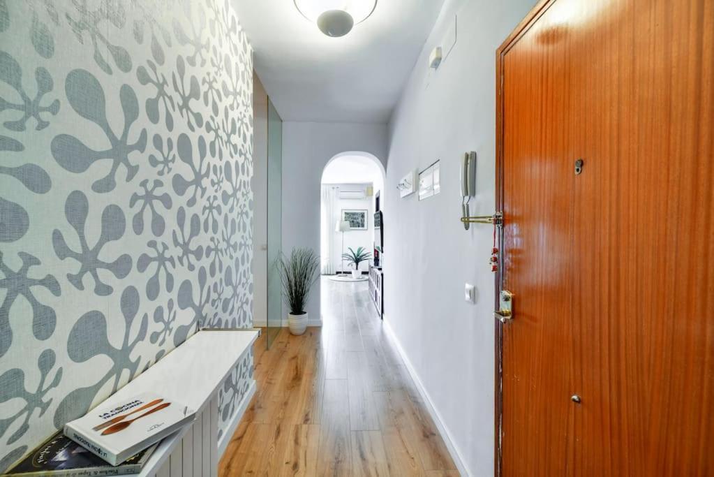 Big Stylish And Modern Apartment In Madrid Centre Экстерьер фото